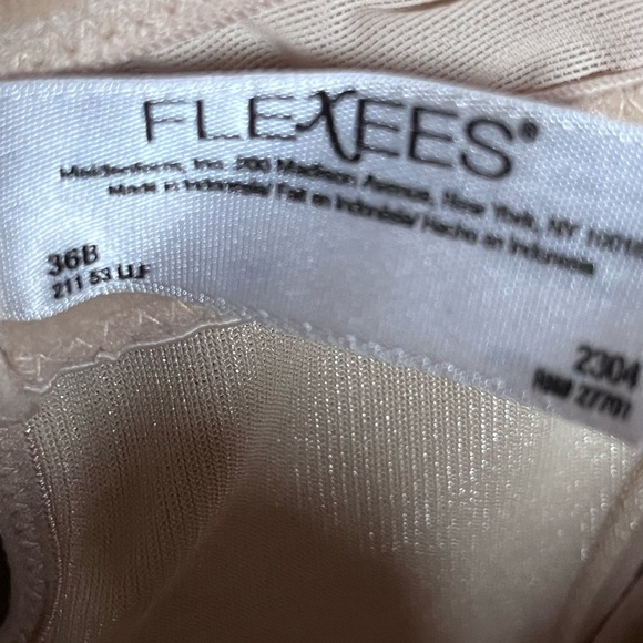 Flexees foundation bodysuit .  Like new from nonsmoking home.  Size 36B. - Picture 3 of 3